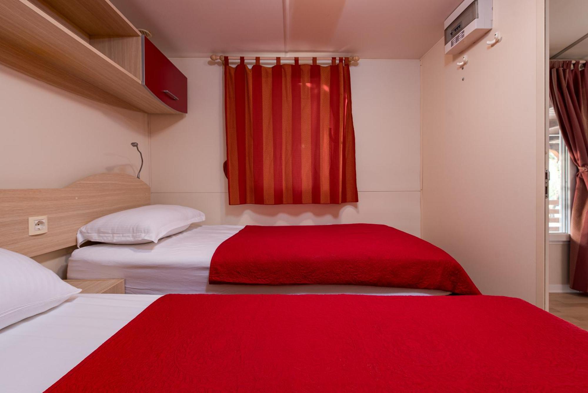 Camp Mrkva Mobile Homes With Pool Sukošan Quarto foto