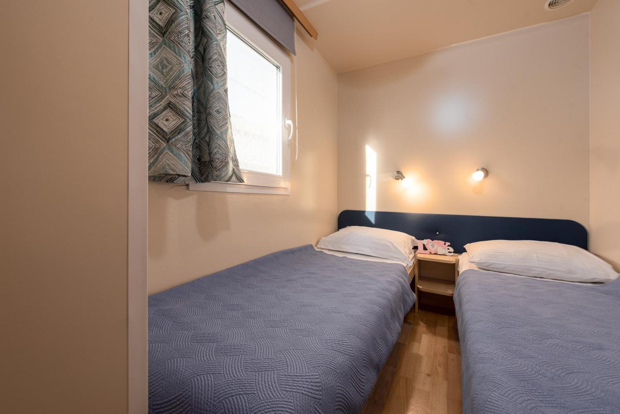 Camp Mrkva Mobile Homes With Pool Sukošan Quarto foto