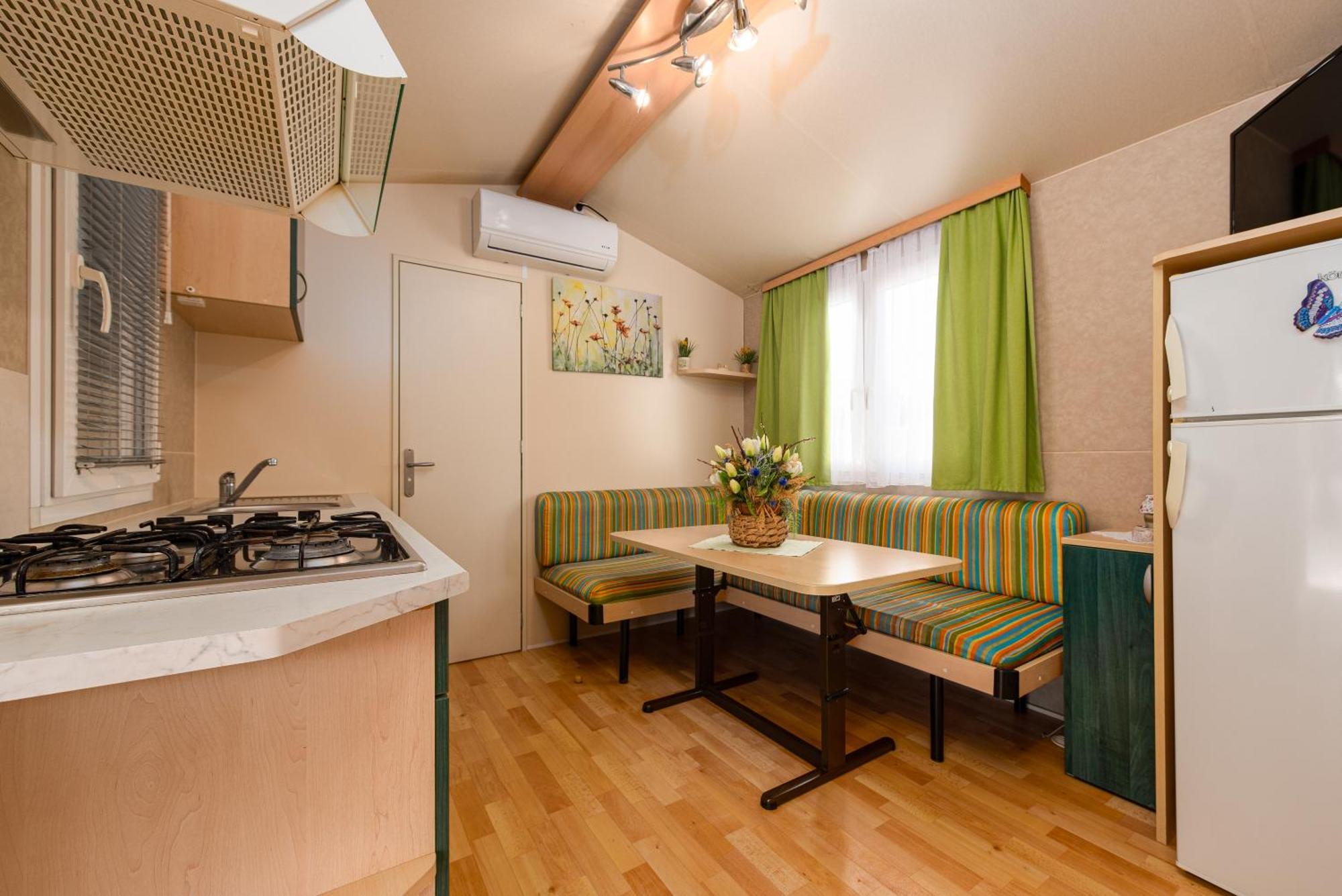 Camp Mrkva Mobile Homes With Pool Sukošan Quarto foto