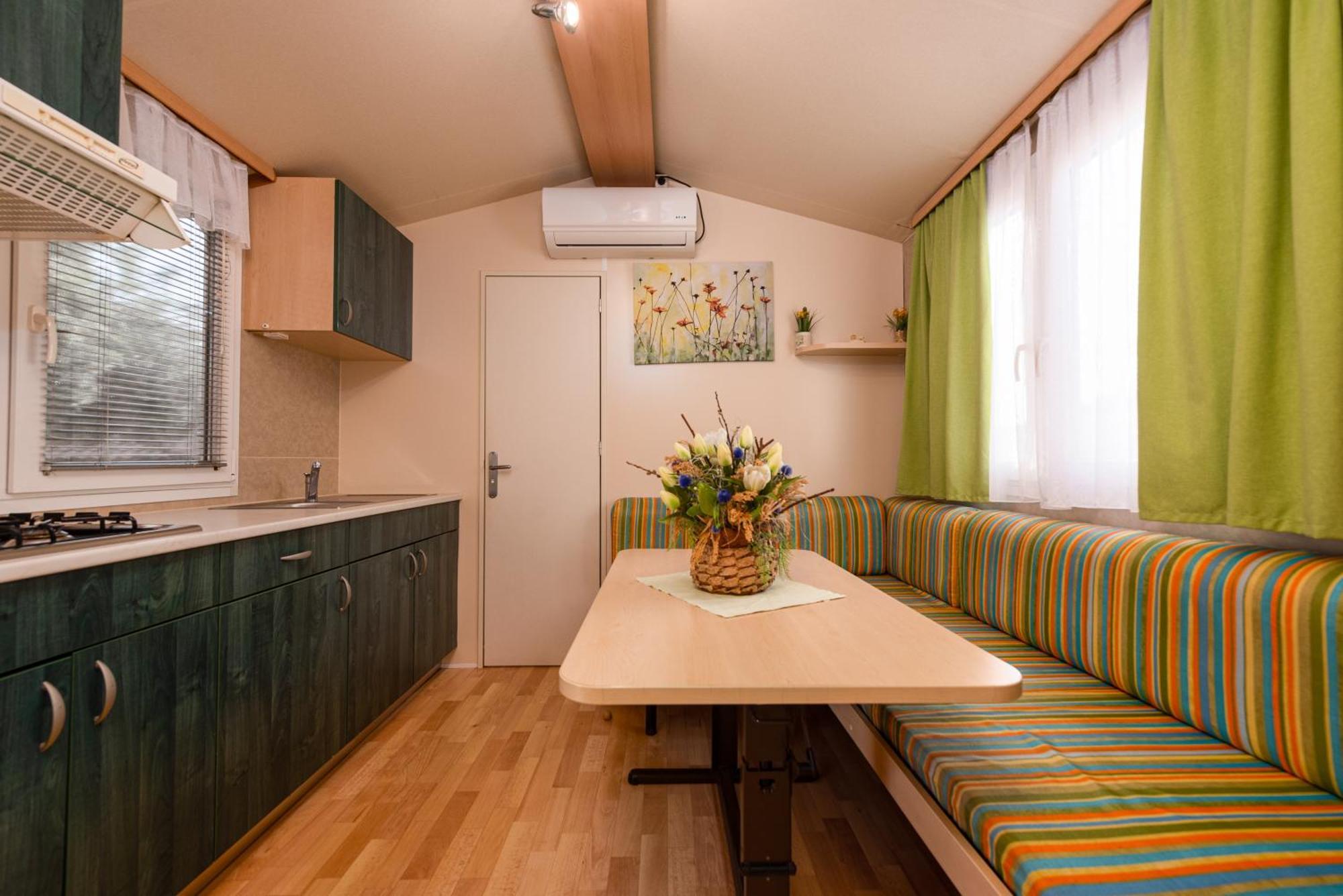 Camp Mrkva Mobile Homes With Pool Sukošan Quarto foto