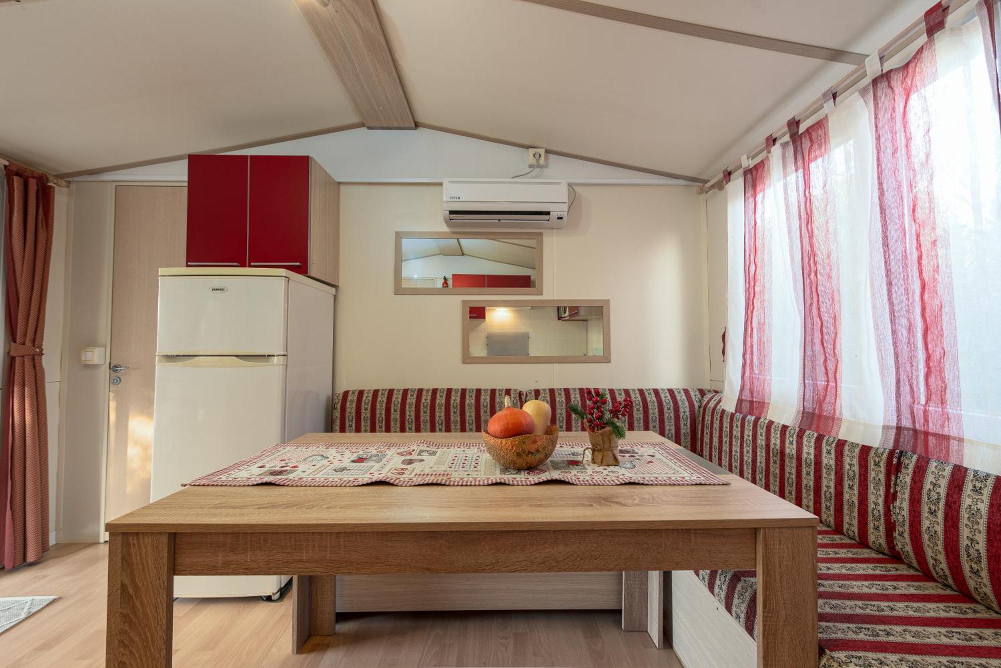 Camp Mrkva Mobile Homes With Pool Sukošan Quarto foto